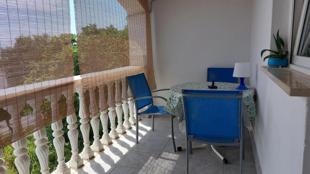 Arts Room Jasmina With Sea View Bikers And Pets Are Welcome Starigrad Exterior photo