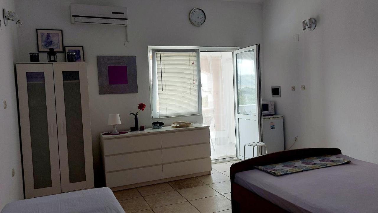 Arts Room Jasmina With Sea View Bikers And Pets Are Welcome Starigrad Exterior photo
